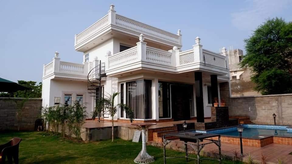 Greystone Villa, Swiming Pool , Bbq , Big Garden, Pool Table, Party Speaker, Bathtub, Kitchen, 15Mins To Golden Temple Amritsar Exterior foto