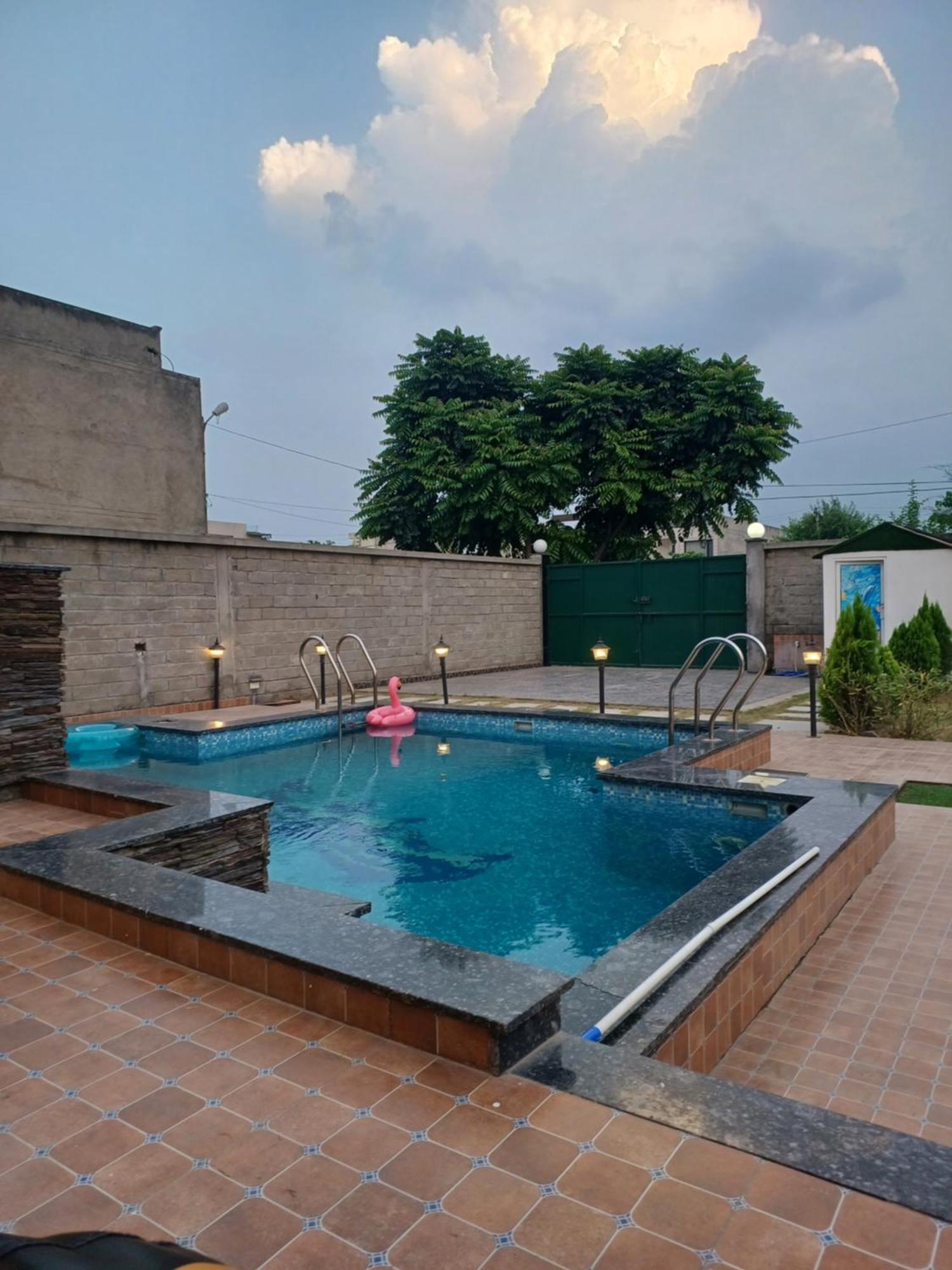 Greystone Villa, Swiming Pool , Bbq , Big Garden, Pool Table, Party Speaker, Bathtub, Kitchen, 15Mins To Golden Temple Amritsar Exterior foto