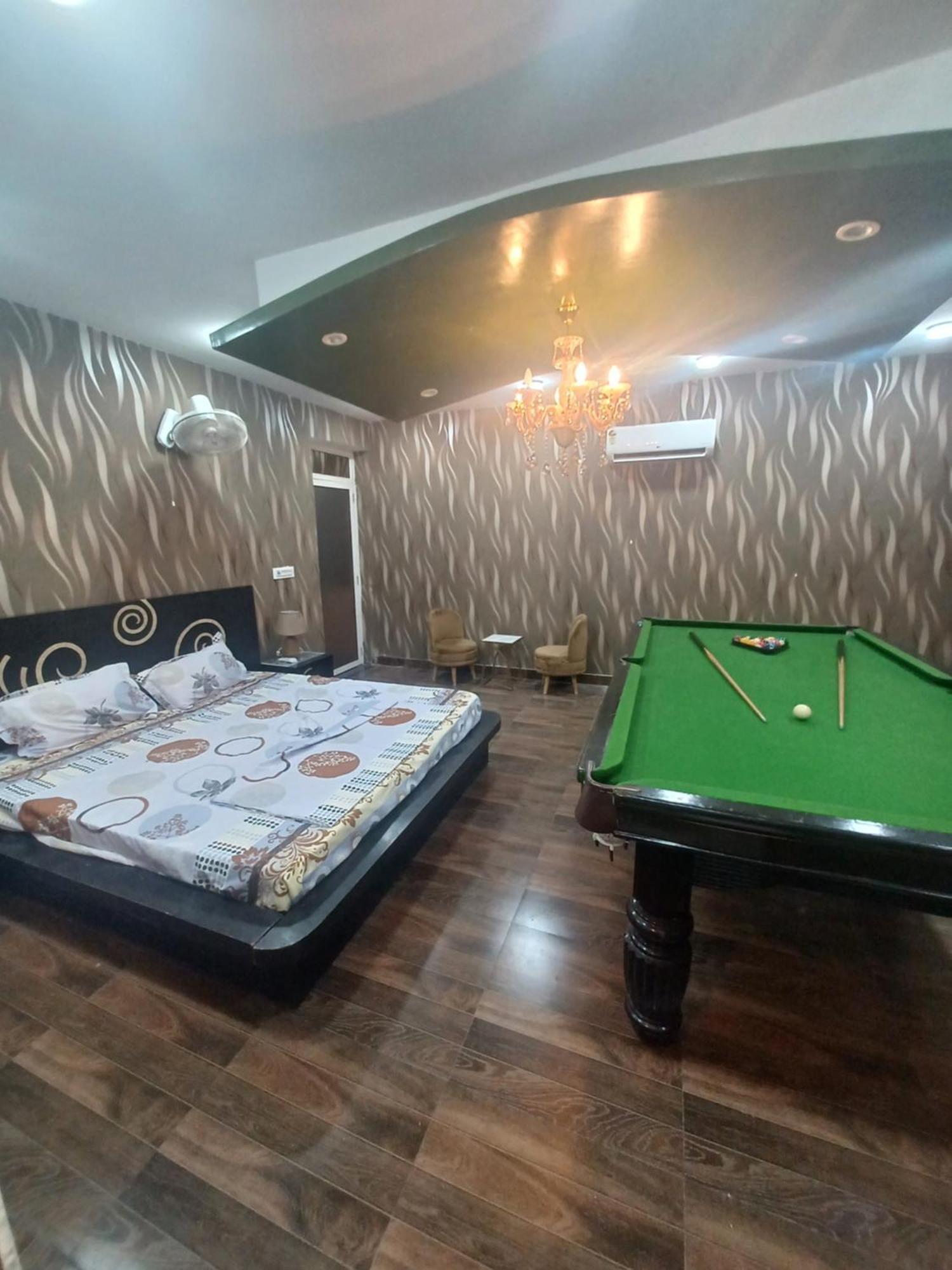 Greystone Villa, Swiming Pool , Bbq , Big Garden, Pool Table, Party Speaker, Bathtub, Kitchen, 15Mins To Golden Temple Amritsar Exterior foto